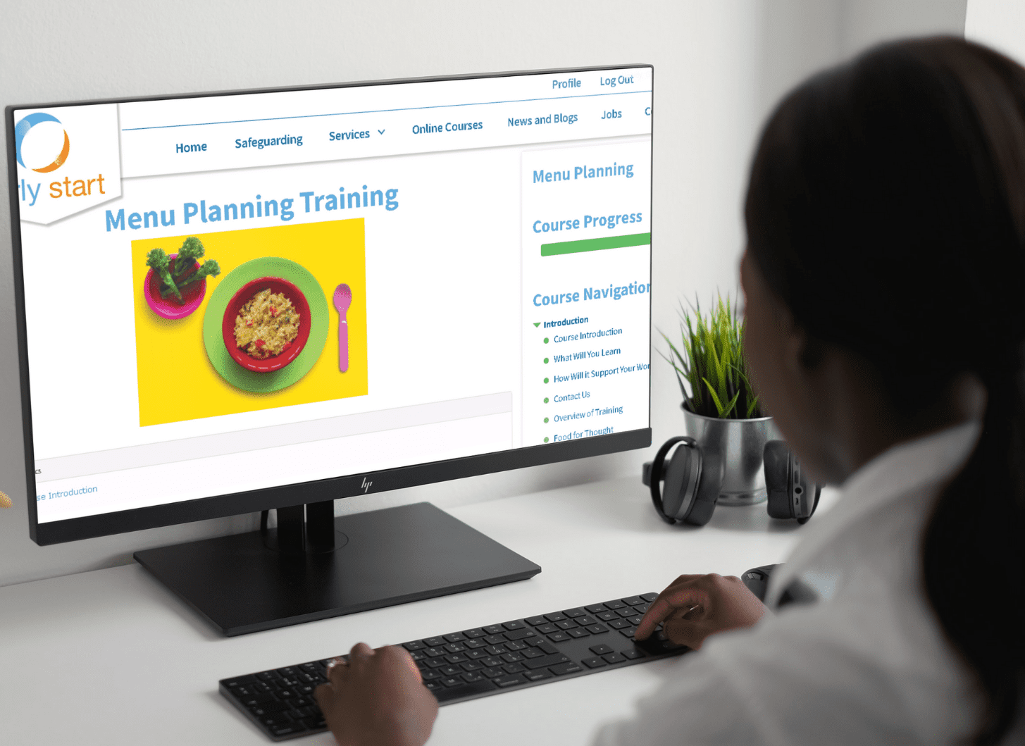 Practitioner taking the Menu Planning online training