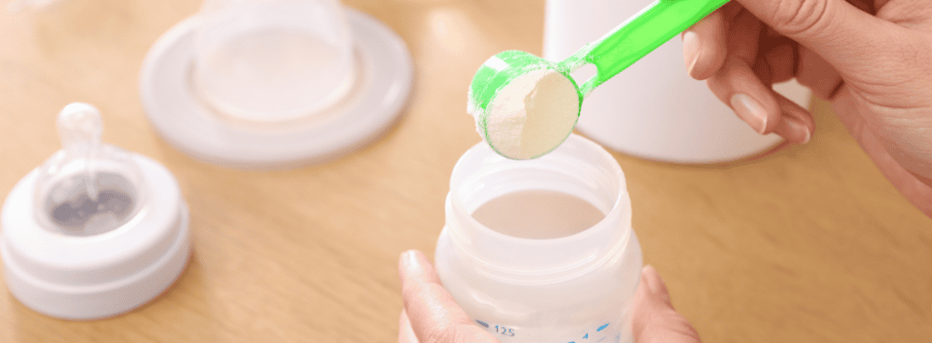 Preparing a bottle of formula milk